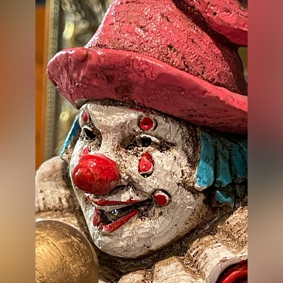 Creepy Clown with music box. Perfect for Halloween! Approx 11”x 4.5” - Picture 10 of 15